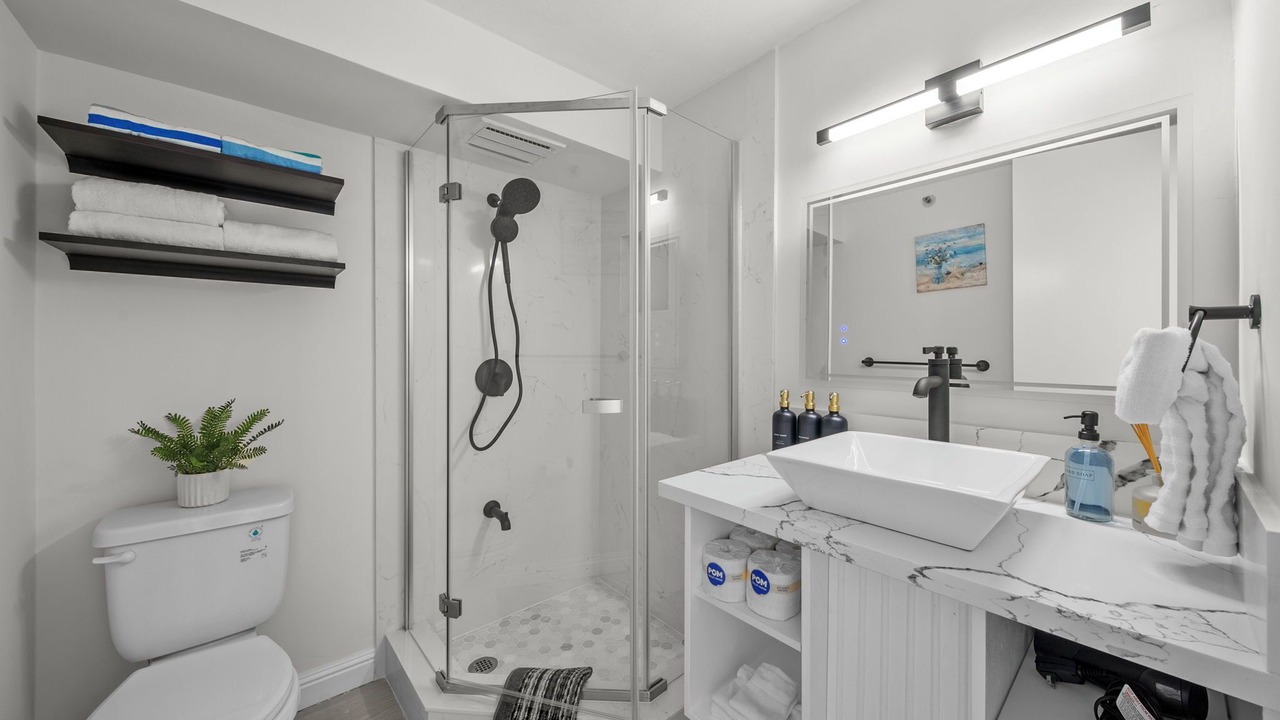 Photo of Bathroom in Diamond Head - Kapahulu - St. Louis