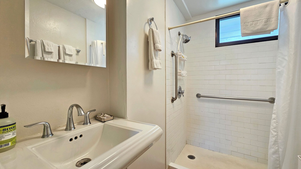 Photo of Bathroom in Diamond Head - Kapahulu - St. Louis