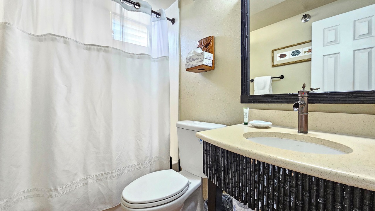 Photo of Bathroom in Diamond Head - Kapahulu - St. Louis