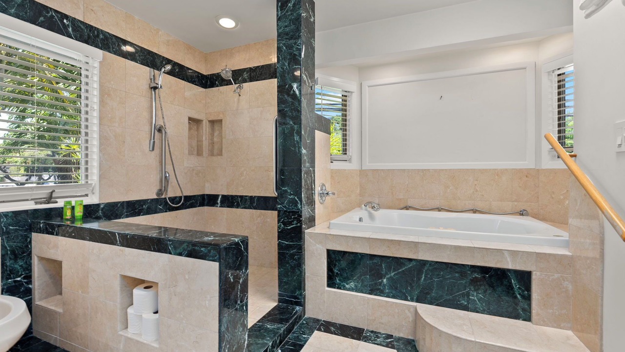Photo of Bathroom in Waialae Iki Ridge