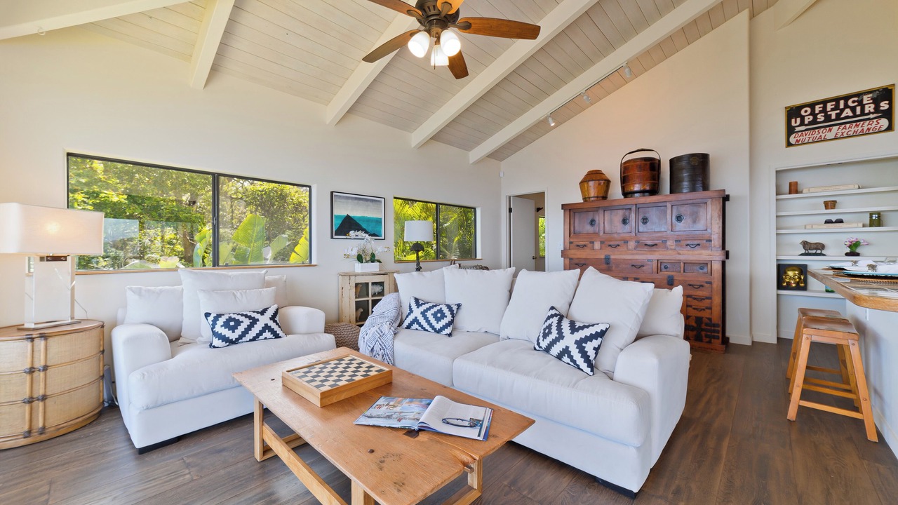 Photo of Livingroom in Waipio