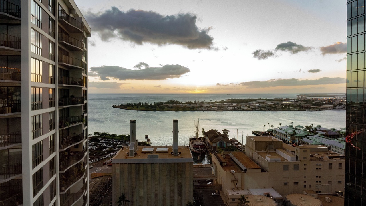 Photo of Others in Downtown Honolulu