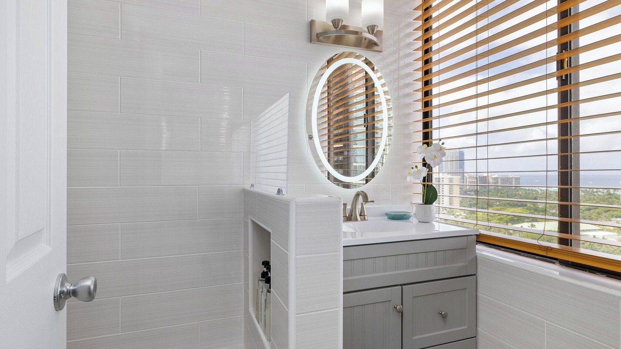 Photo of Bathroom in McCully - Moiliili