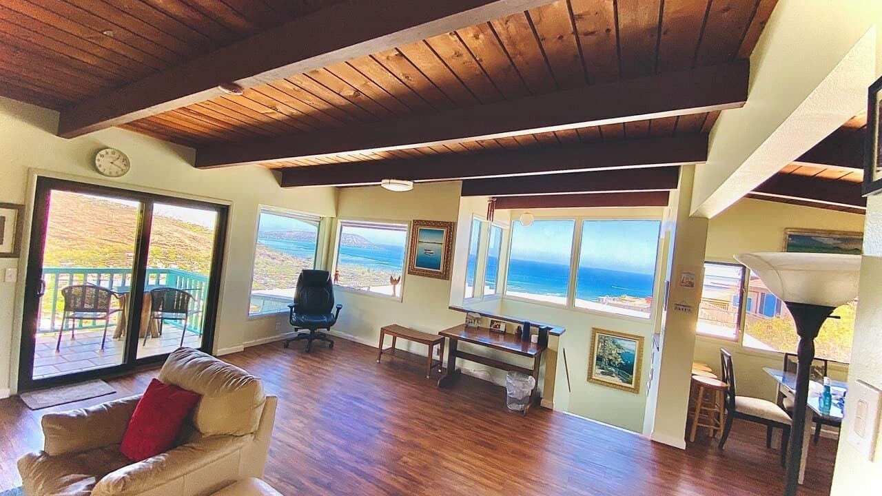 Photo of Livingroom in Waialae Iki Ridge