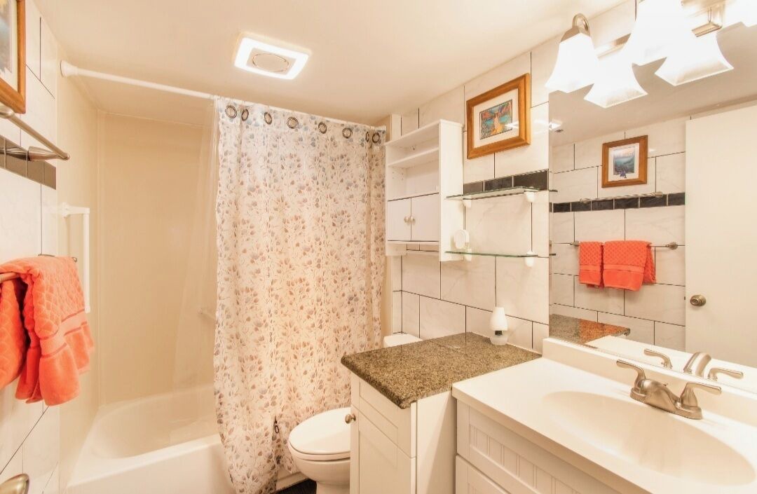Photo of Bathroom in Downtown Honolulu