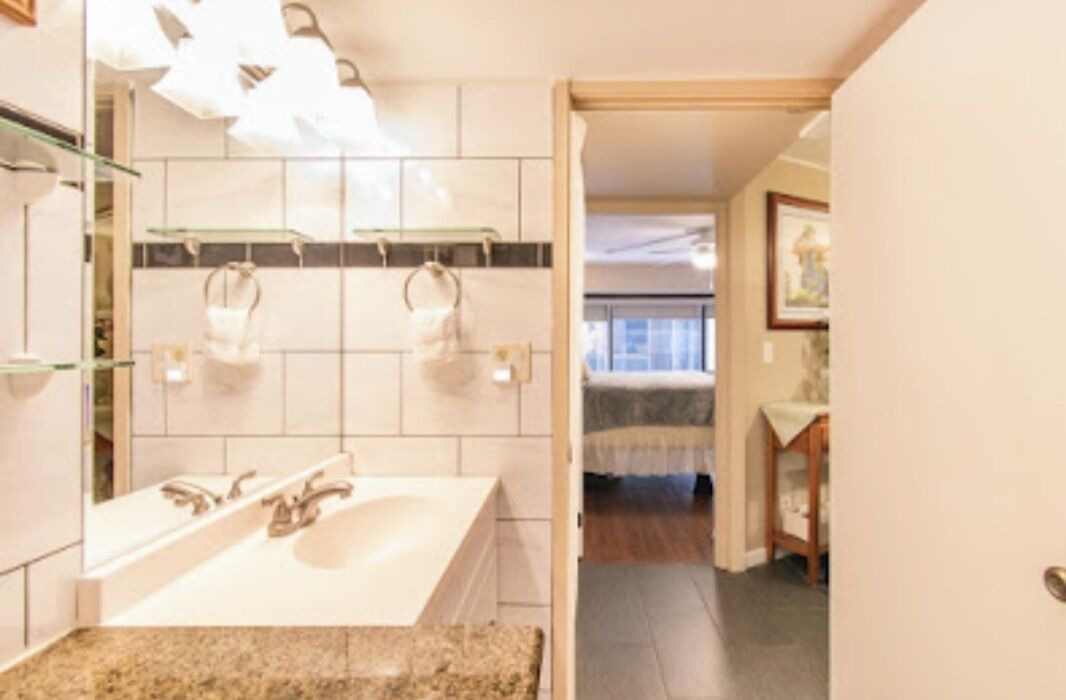 Photo of Bathroom in Downtown Honolulu