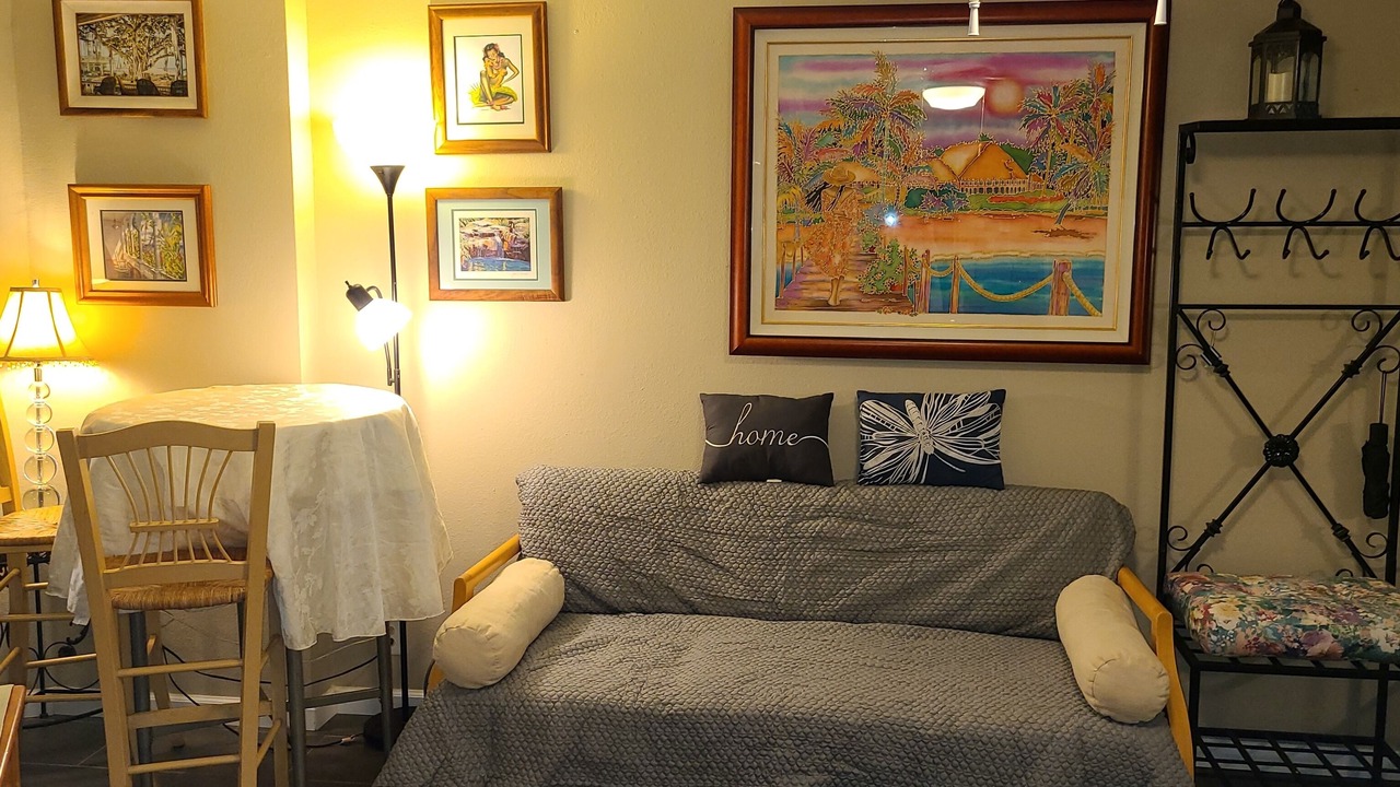 Photo of Livingroom in Downtown Honolulu