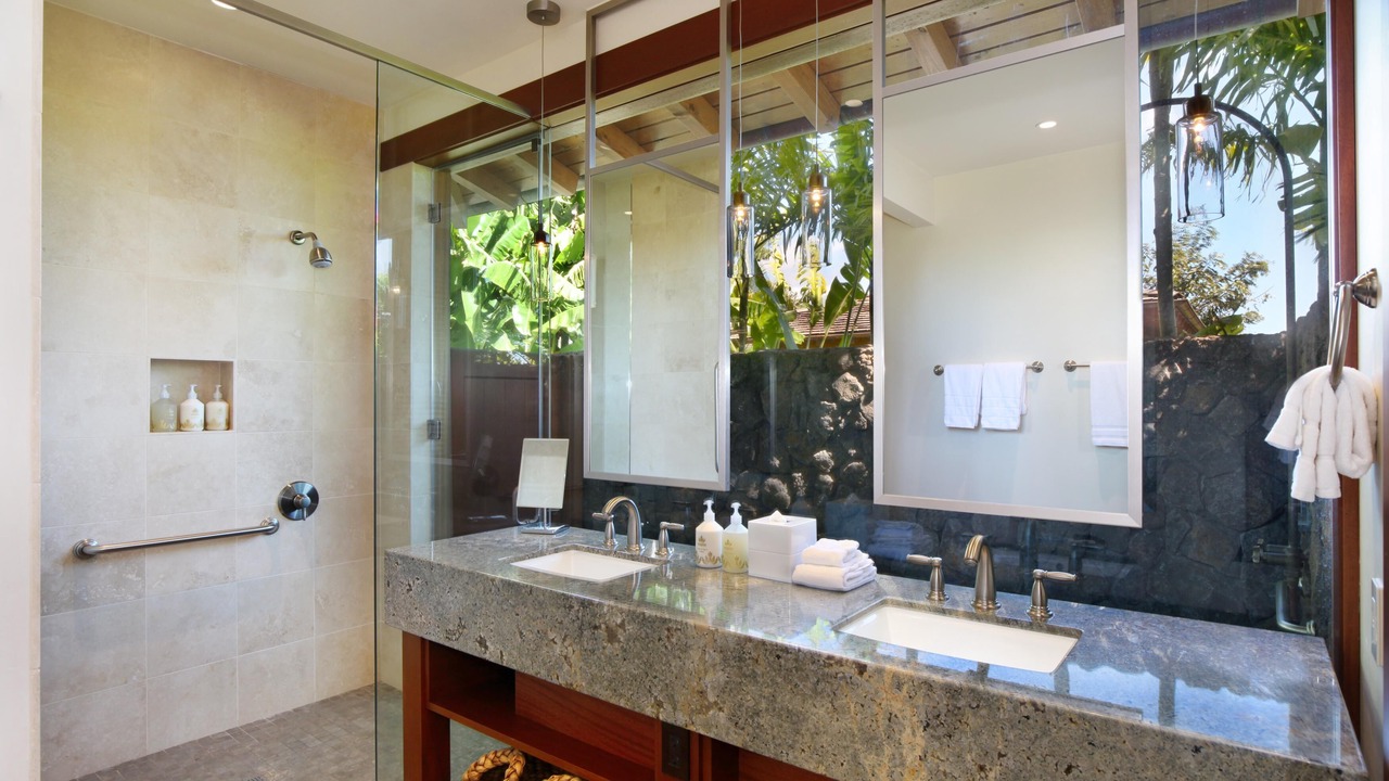 Photo of Bathroom in Poipu