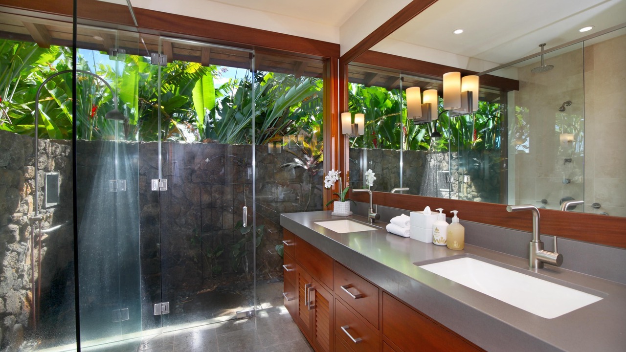 Photo of Bathroom in Poipu