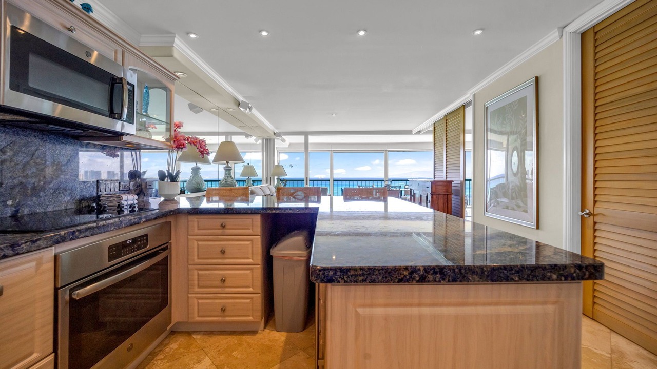 Photo of Kitchen in Diamond Head - Kapahulu - St. Louis