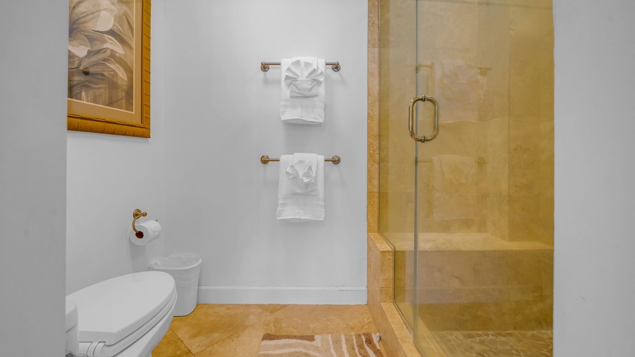 Photo of Bathroom in Diamond Head - Kapahulu - St. Louis