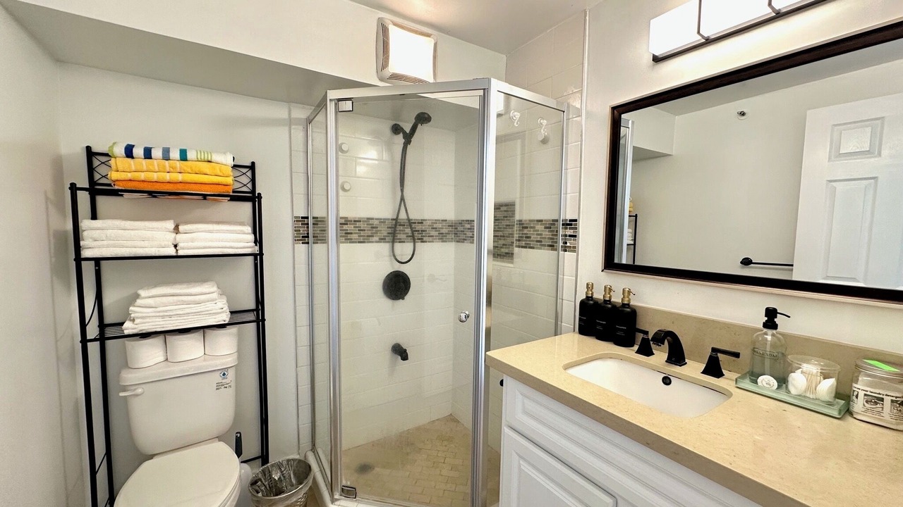 Photo of Bathroom in Diamond Head - Kapahulu - St. Louis