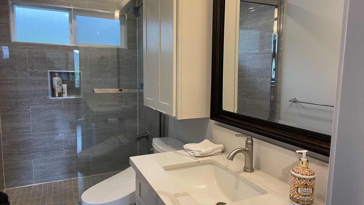 Photo of Bathroom in Eastern Honolulu