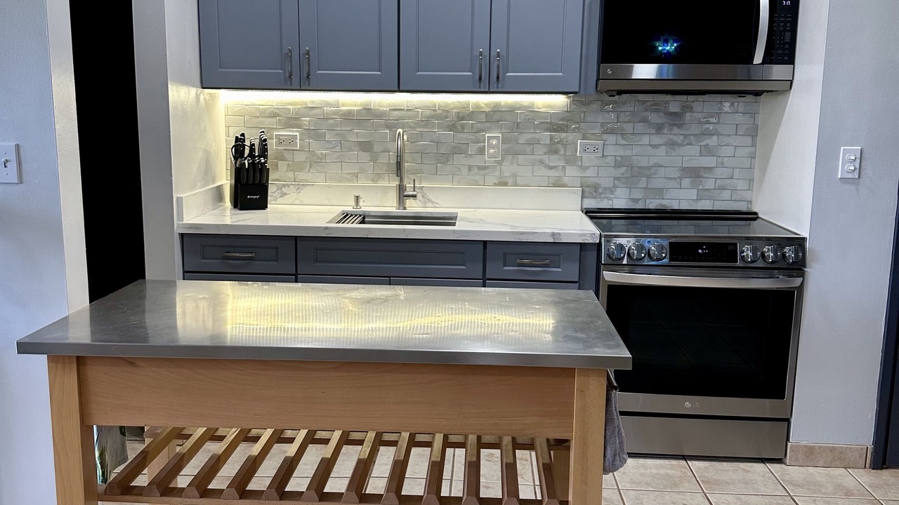 Photo of Kitchen in Maunaloa