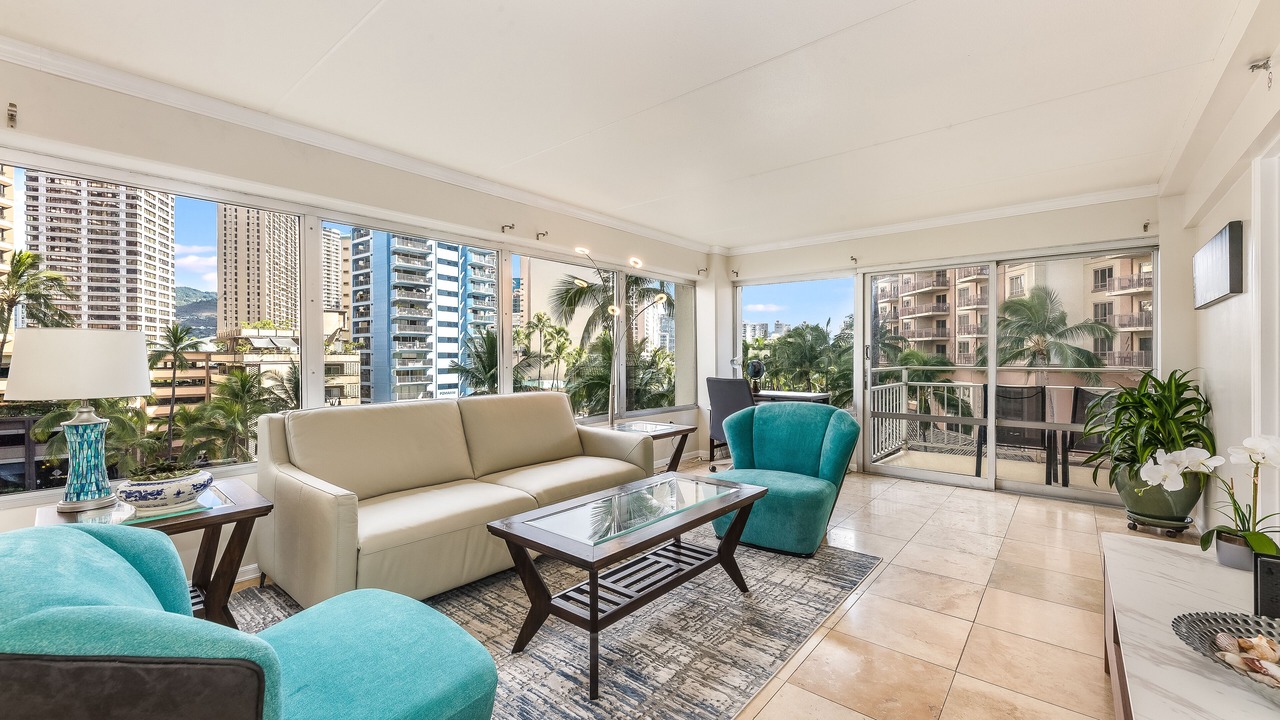 Photo of Livingroom in Waikiki