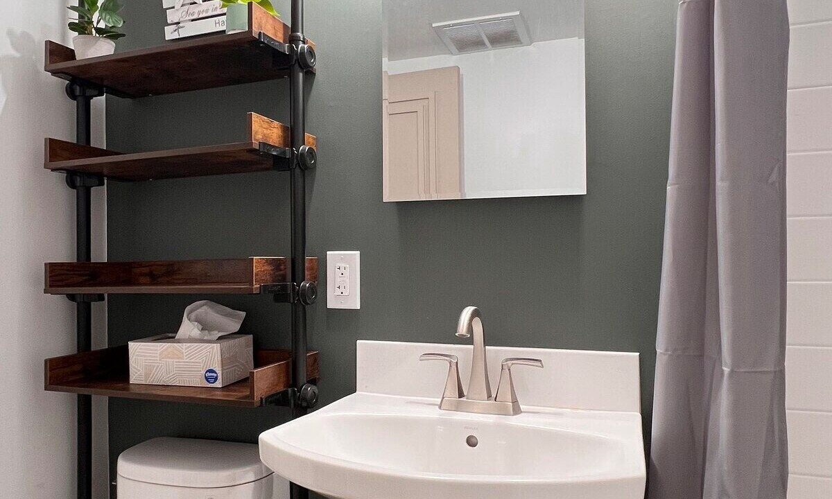 Photo of Bathroom in Diamond Head - Kapahulu - St. Louis