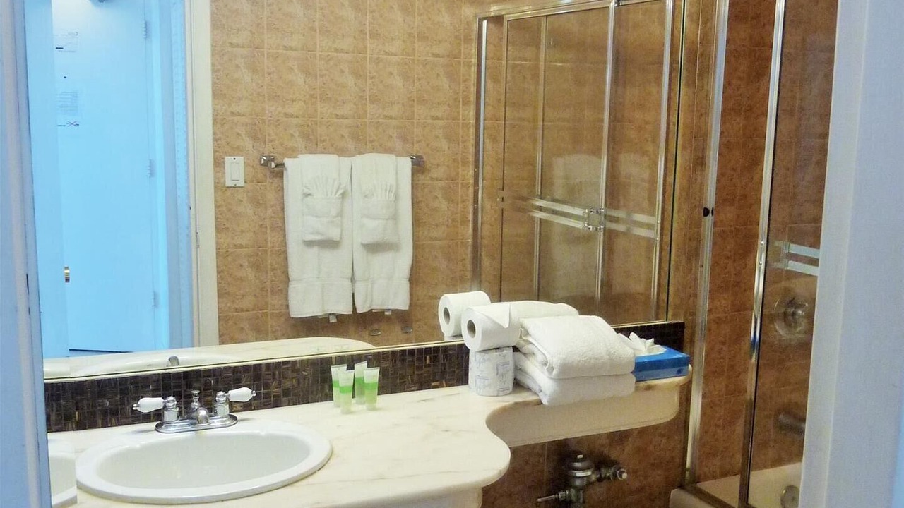 Photo of Bathroom in Mid Beach