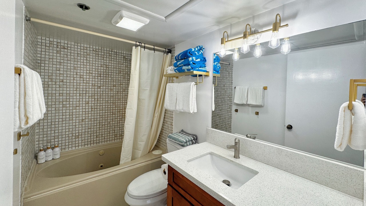Photo of Bathroom in Downtown Honolulu