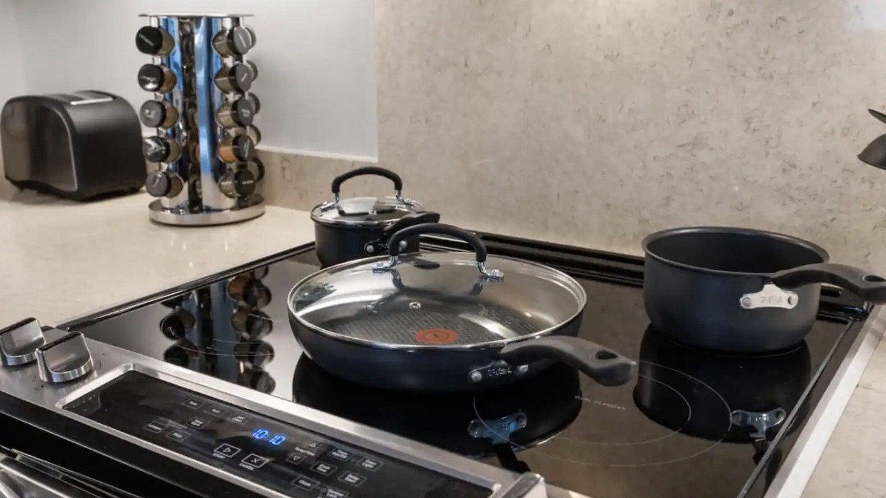Photo of Kitchen in Makaha Valley