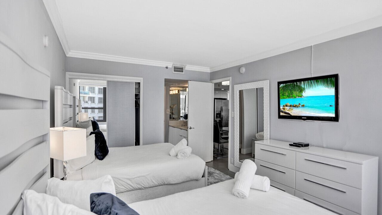 Photo of Bedroom in Mid Beach