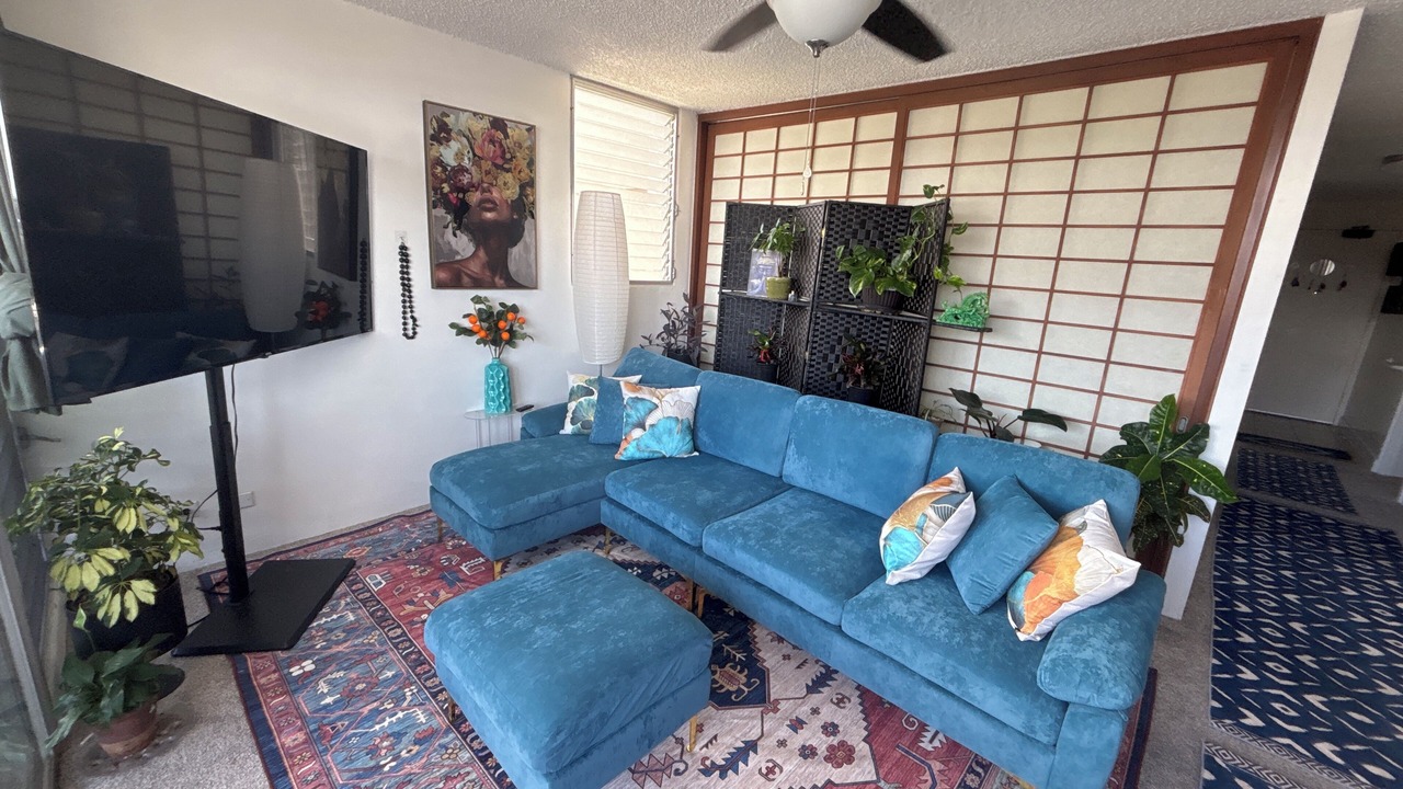 Photo of Livingroom in McCully - Moiliili