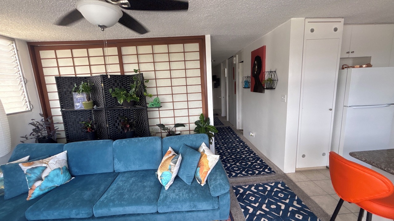 Photo of Livingroom in McCully - Moiliili