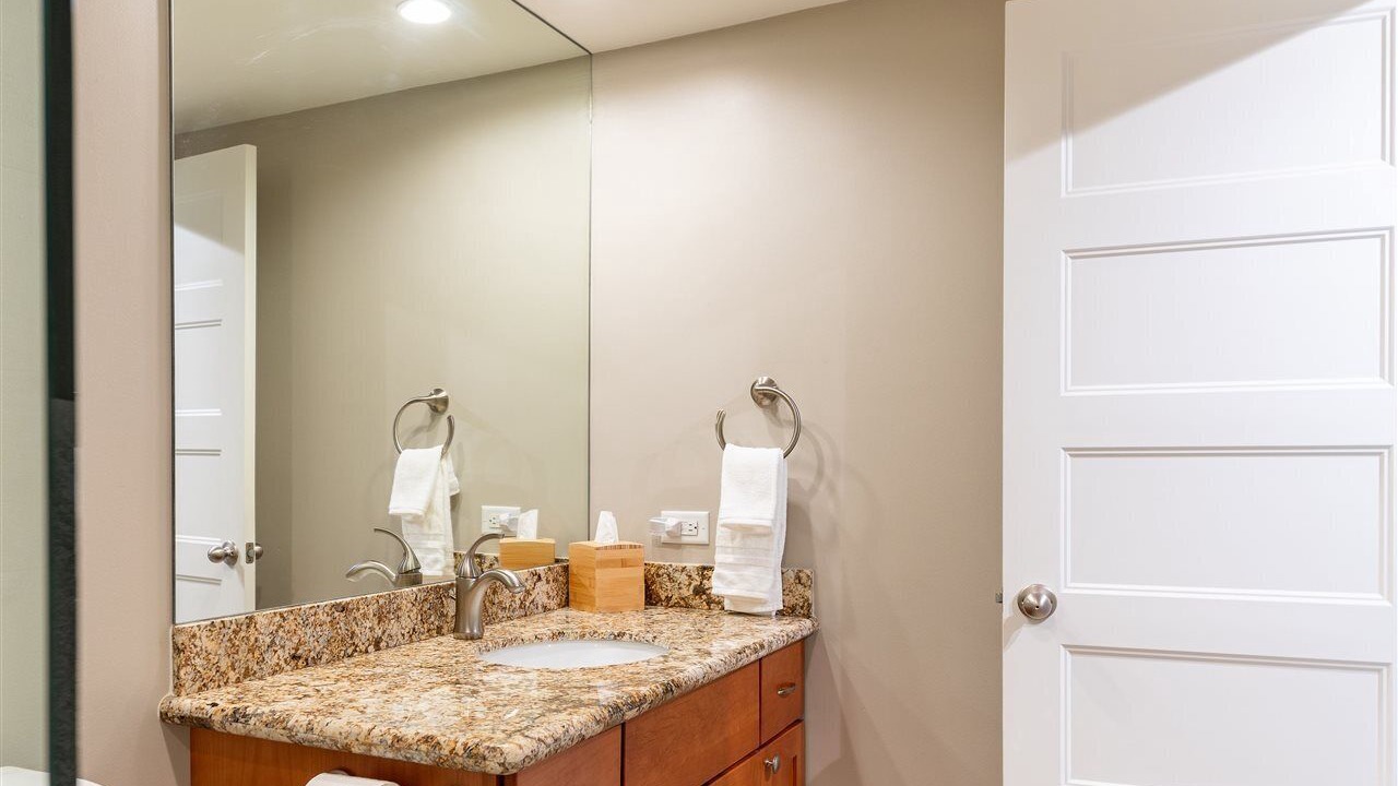 Photo of Bathroom in Historic Lahaina Front Street