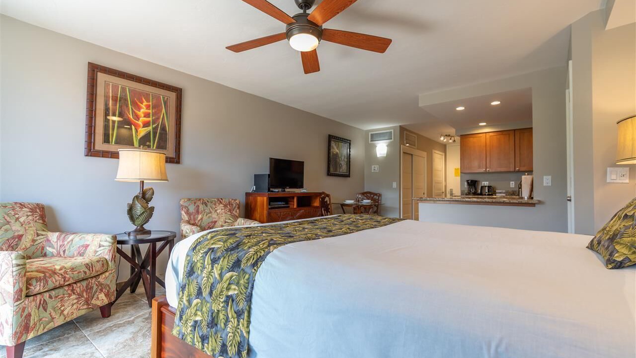 Photo of Bedroom in Historic Lahaina Front Street