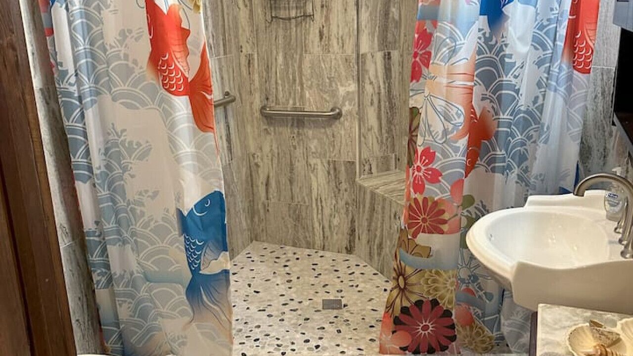 Photo of Bathroom in Paukaa