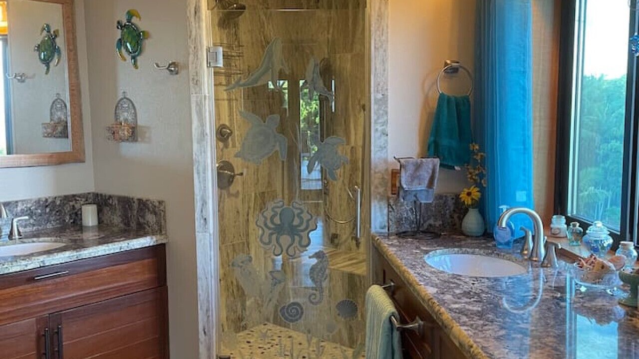 Photo of Bathroom in Paukaa