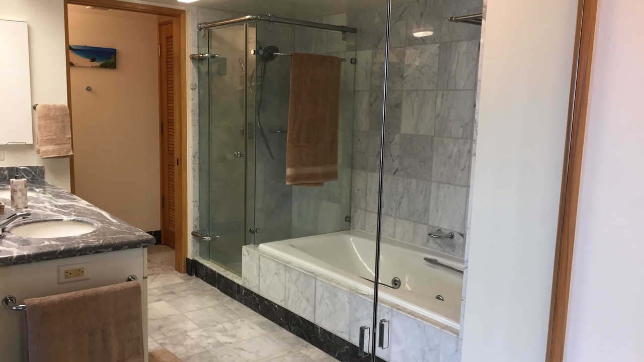 Photo of Bathroom in McCully - Moiliili