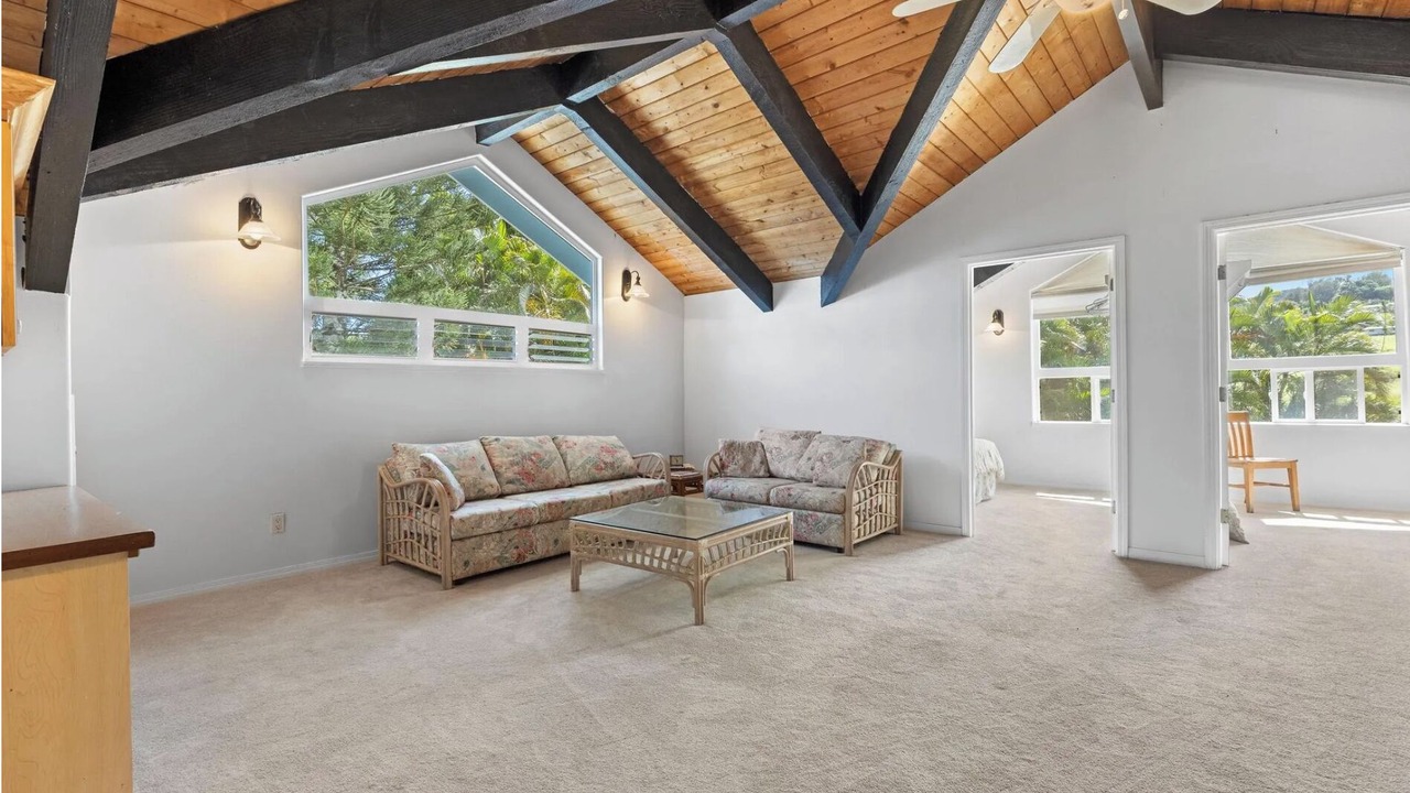 Photo of Livingroom in Ookala