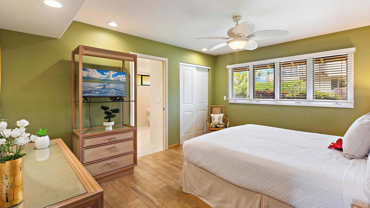 Photo of Bedroom in Historic Lahaina Front Street