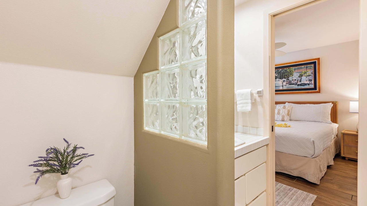 Photo of Bathroom in Historic Lahaina Front Street