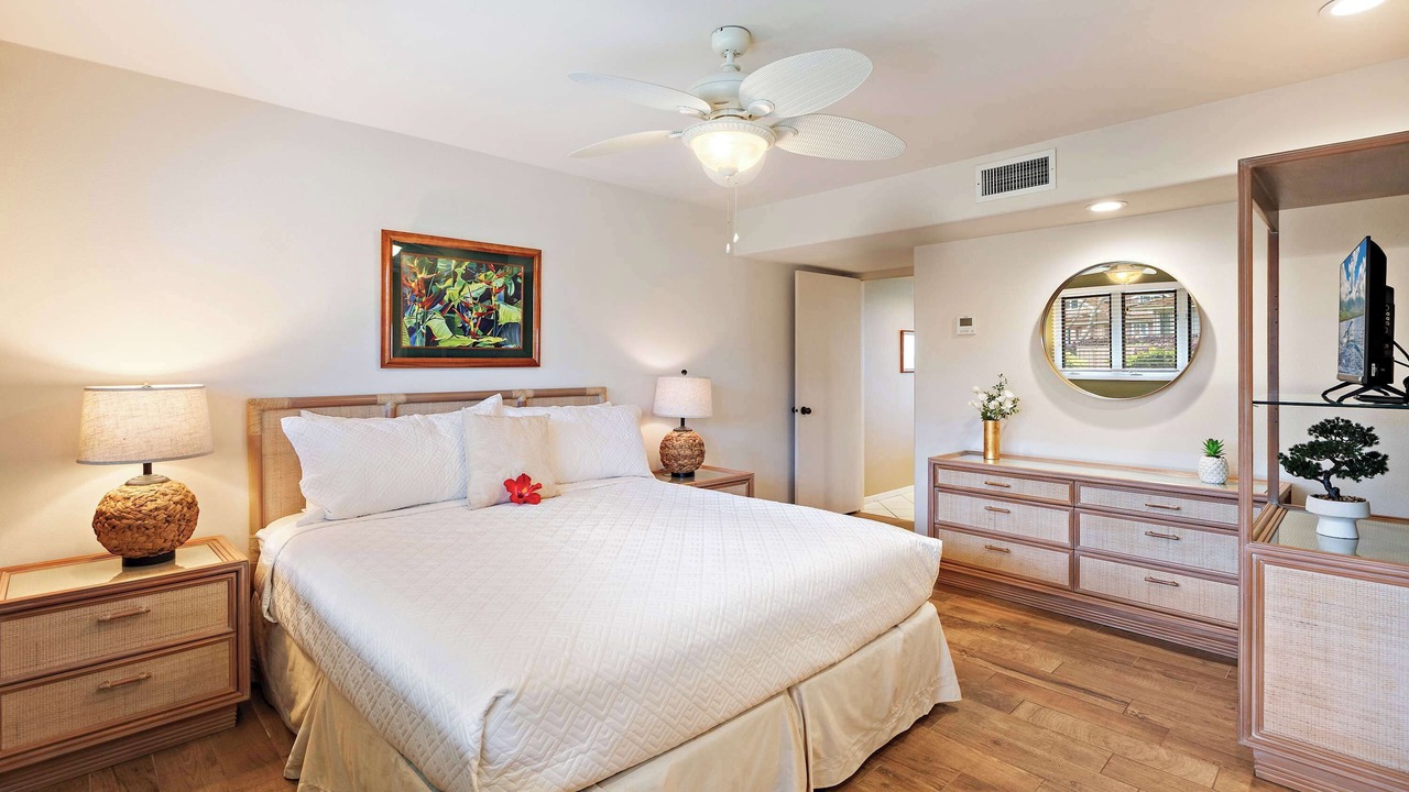 Photo of Bedroom in Historic Lahaina Front Street