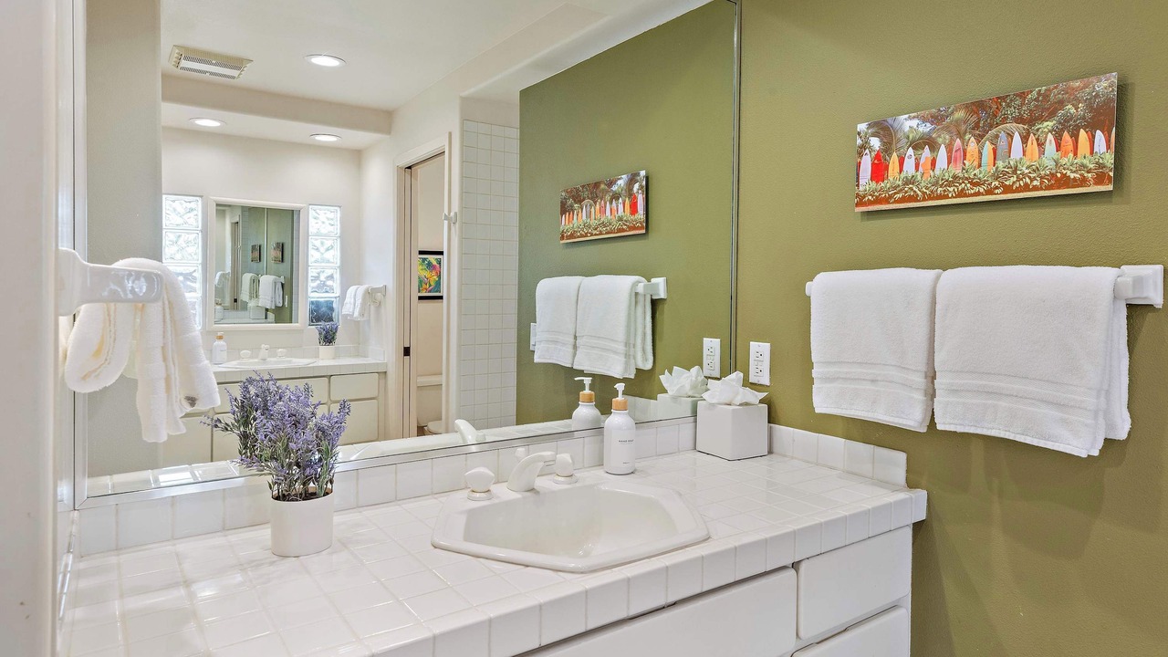 Photo of Bathroom in Historic Lahaina Front Street