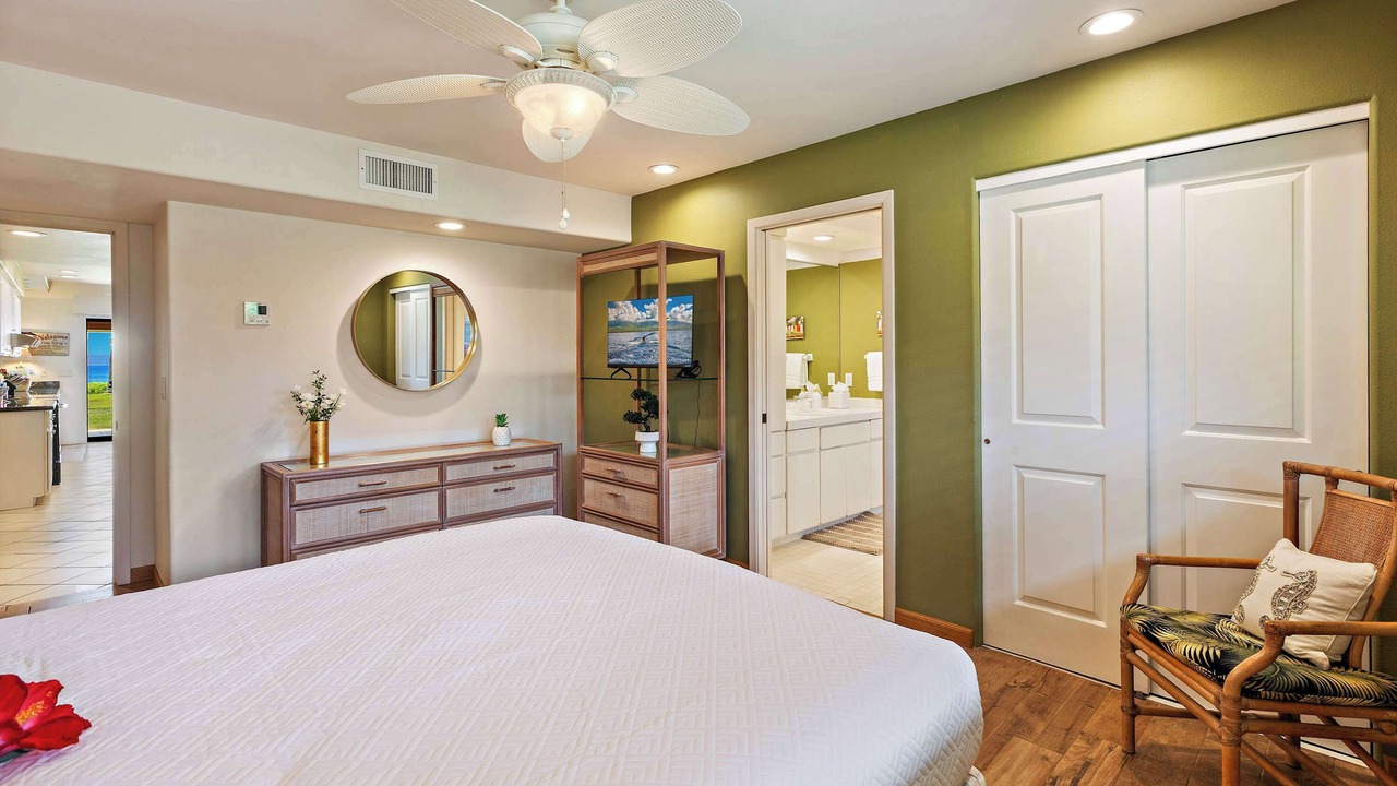 Photo of Bedroom in Historic Lahaina Front Street