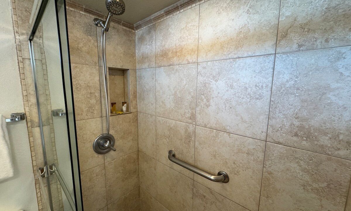 Photo of Bathroom in Kahana