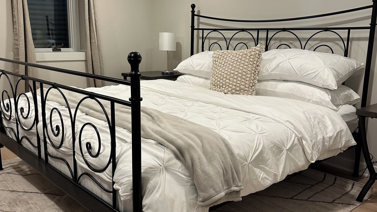 Photo of Bedroom in Macalester - Groveland