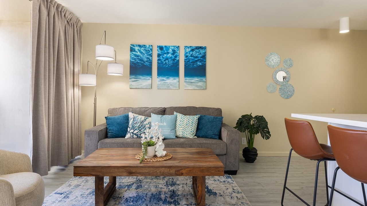 Photo of Livingroom in Waikiki