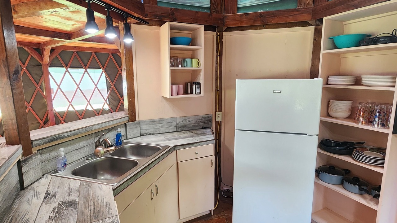 Photo of Kitchen in Mokuleia