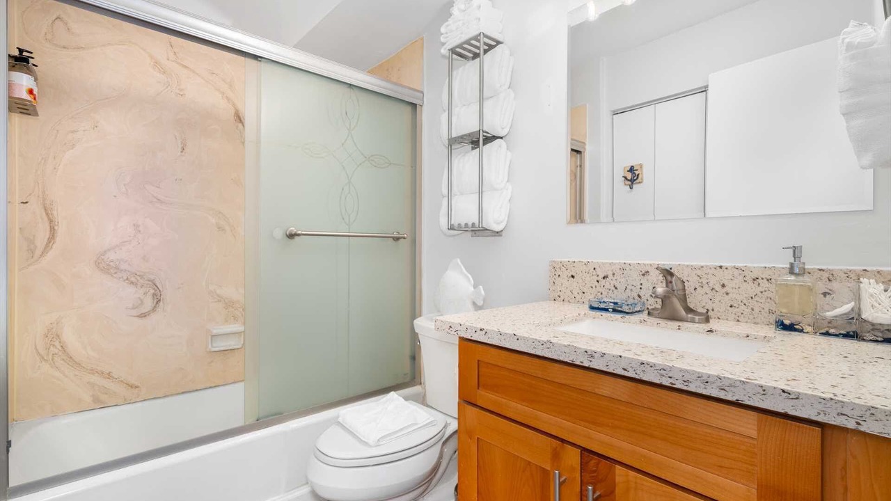 Photo of Bathroom in Ala Moana