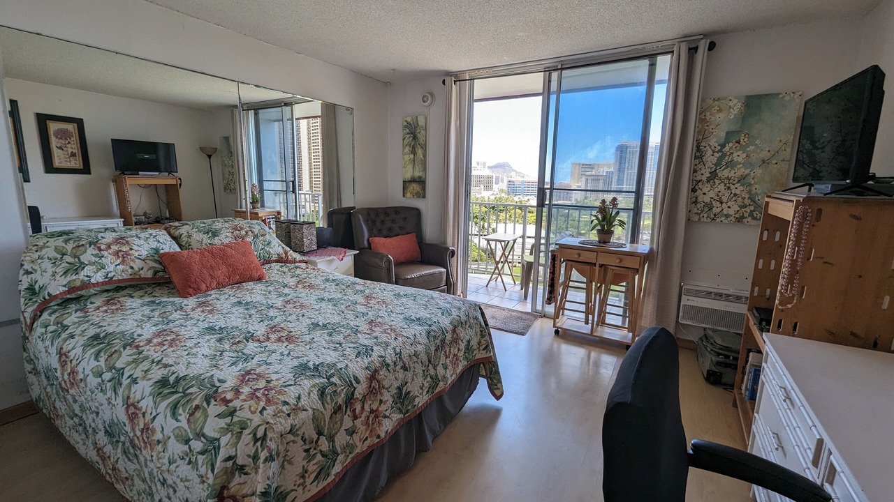 Photo of Bedroom in Waikiki