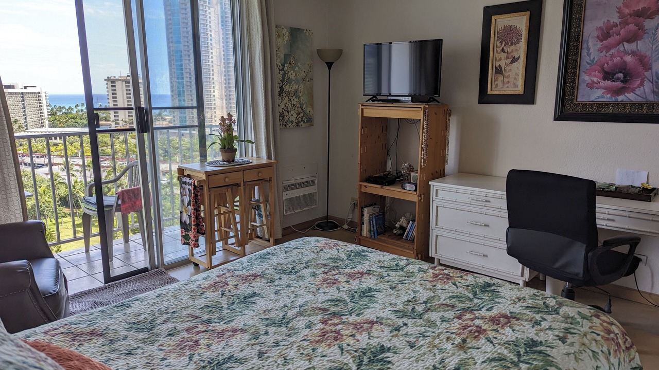 Photo of Bedroom in Waikiki