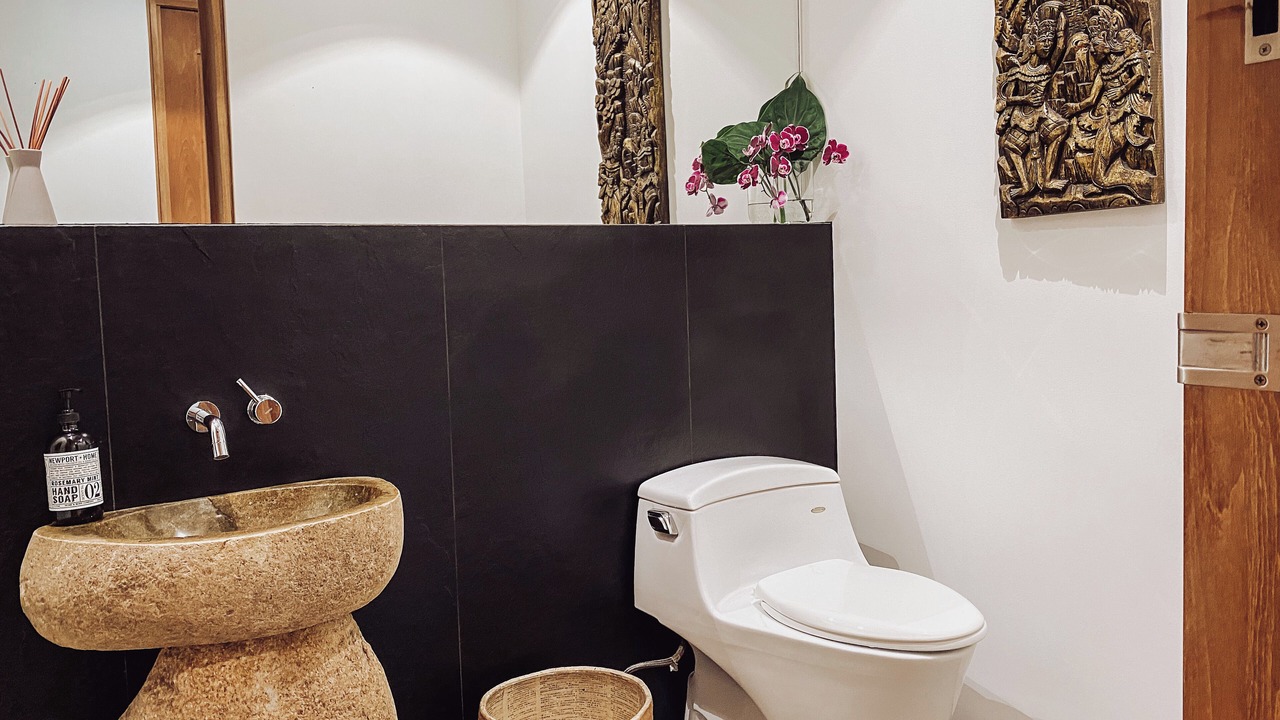 Photo of Bathroom in Nuuanu - Punchbowl