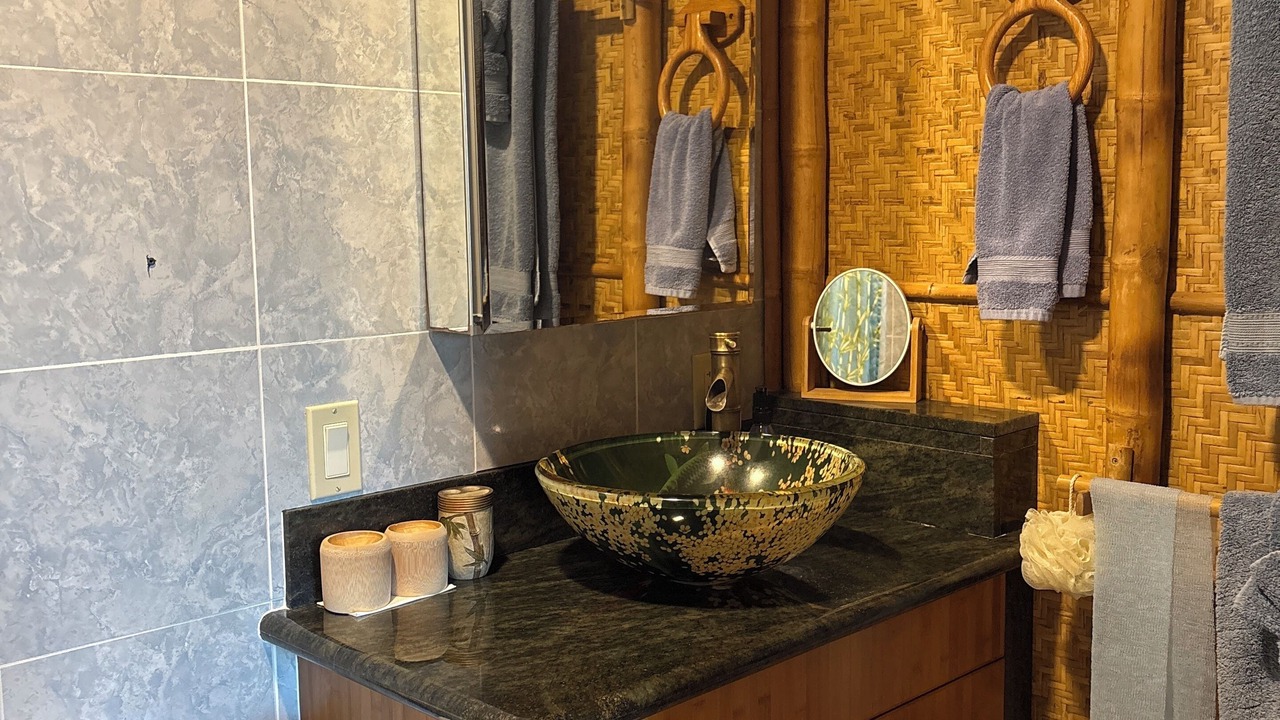Photo of Bathroom in Haiku