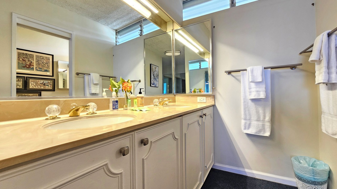 Photo of Bathroom in Diamond Head - Kapahulu - St. Louis