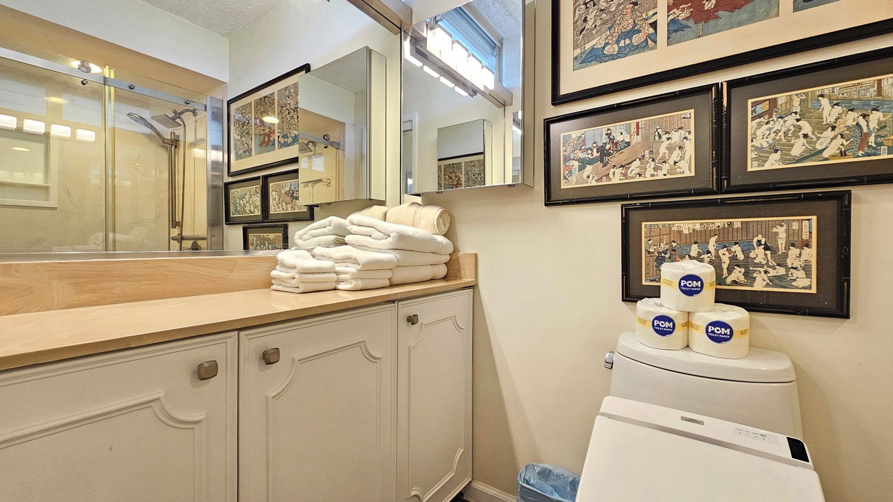 Photo of Bathroom in Diamond Head - Kapahulu - St. Louis