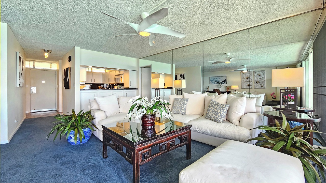 Photo of Livingroom in Diamond Head - Kapahulu - St. Louis