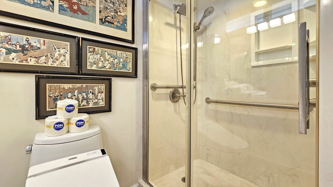 Photo of Bathroom in Diamond Head - Kapahulu - St. Louis